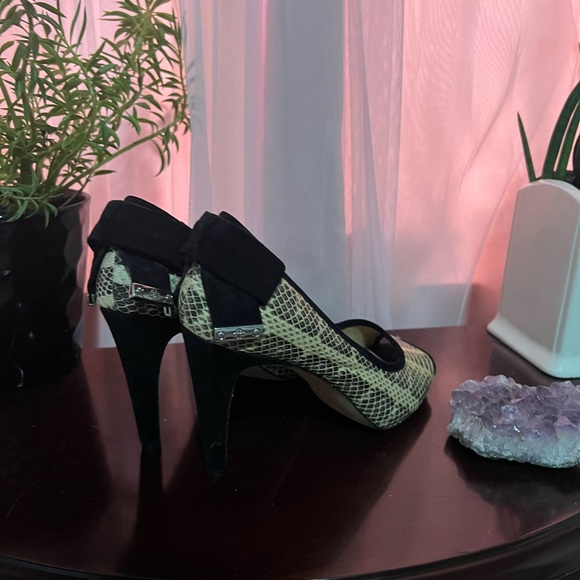 Antonio Melani open toe pumps Snakeskin with black velvet accents and bows - Picture 4 of 6